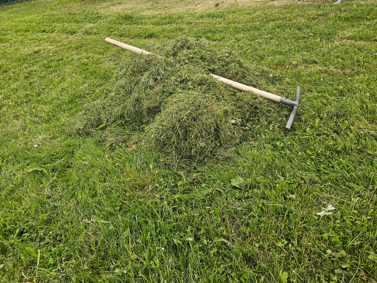 Работали не покладая рук.