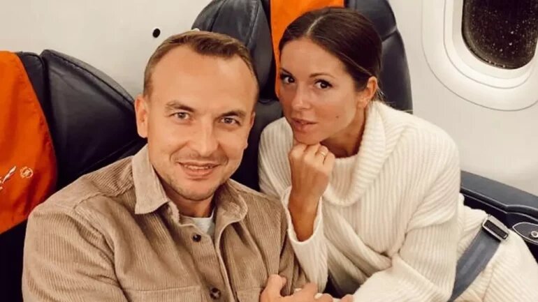 Игорь Сивов, бывший супруг певицы Нюши, оказался в неприятной ситуации – бизнесмена не пустили в самолет в Испанию из-за проблем с визой.