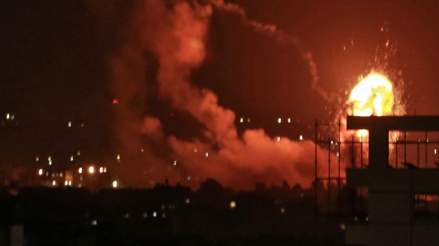 На данный момент жертв нет. Фото: www.globallookpress.com / Mohammed Talatene Украинский беспилотник сбросил взрывное устройство на завод в Курской области.