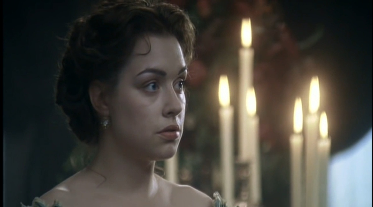 Тот же обед. В фильме это короткий миг душевной близости между периодами обид. В книге для Маргарет это всего лишь начало — она просто увидела человека в том, кого считала лишь презренным жадным лавочником.