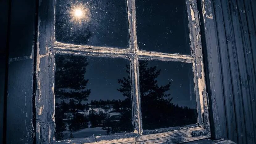 Такие окна лучше менять, а не утеплятьИсточник wallbox.ru