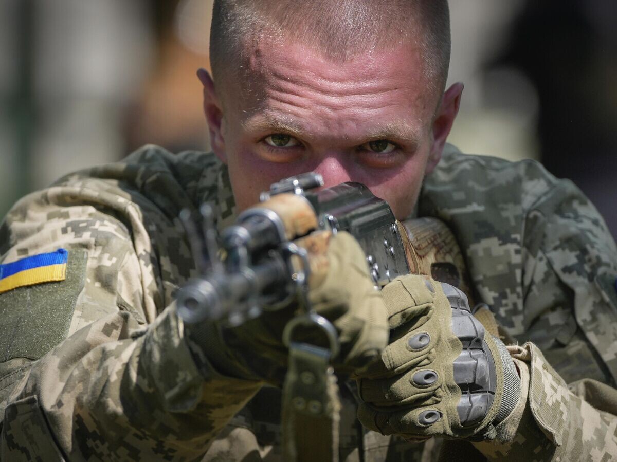    Мобилизованный военнослужащий во время тренировки© AP Photo / Efrem Lukatsky