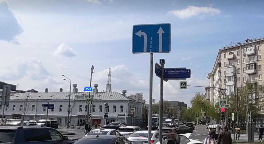 Слева то, что сейчас - фирменный магазин на территории фабрики НЗ...