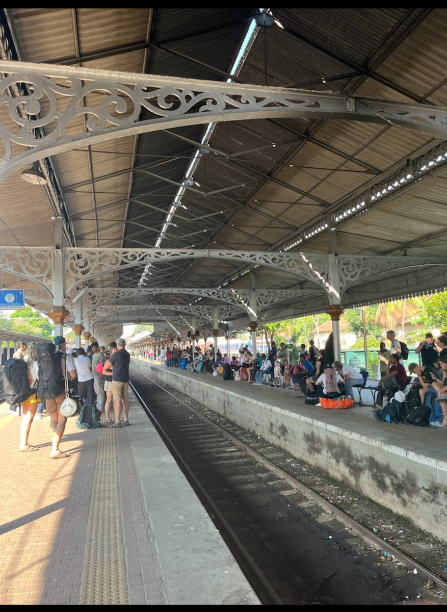 Железнодорожная станция в Канди