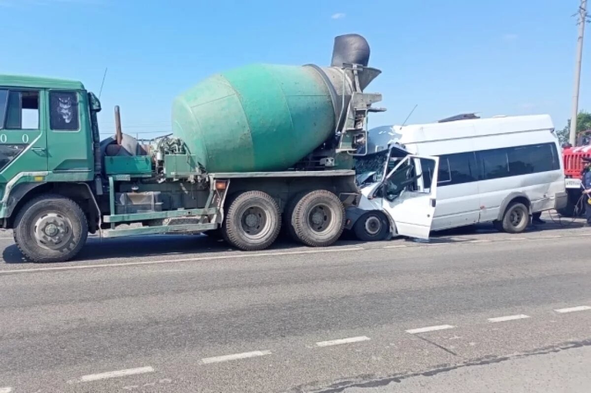    Уголовное дело завели на Алтае после ДТП с бетономешалкой и микроавтобусом