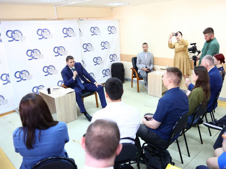     Дмитрий Демешин на встрече со студентами. Фото Антона Шевченко