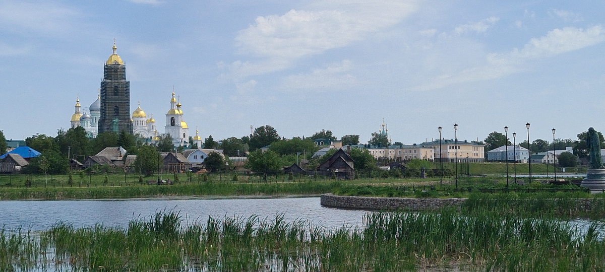 Дивеевский монастырь расположен на берегу запруженной речки Вичкинзы