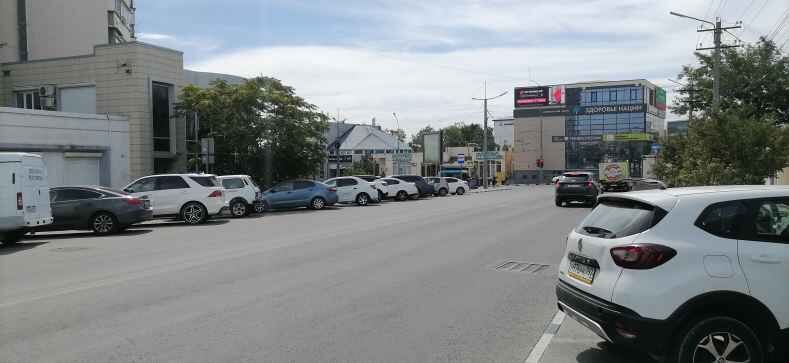 Новороссийск. Перекрёсток улиц Дзержинского и Куникова.