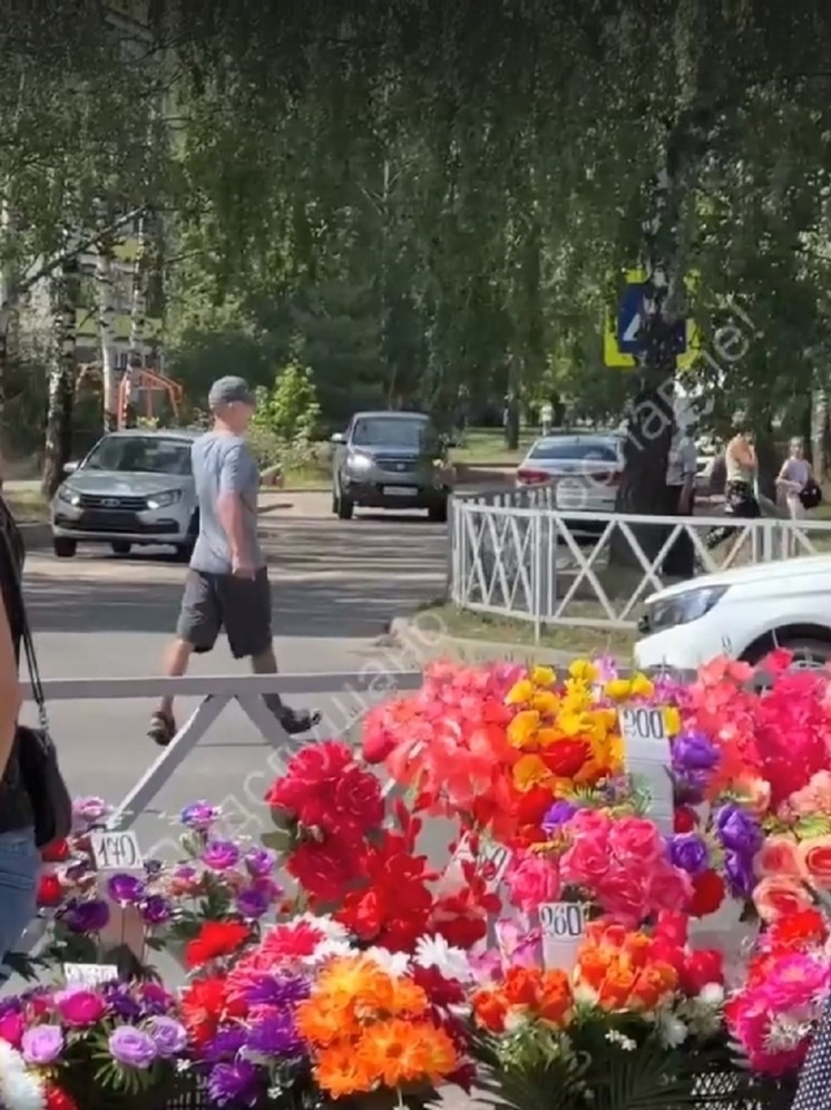 В Дзержинском районе Ярославля группа людей открыто похитила у мужчины цепочку, которая висела на шее. Украшение просто сдернули. Инцидент произошел на улице Урицкого.