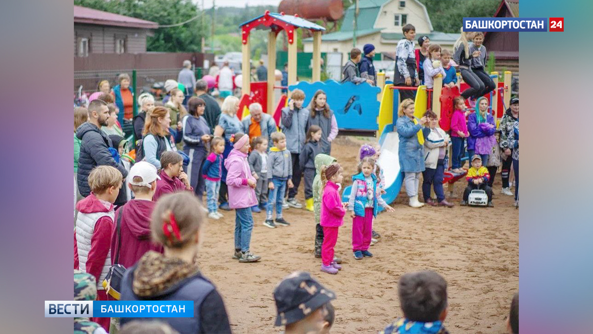    В Башкирии в СНТ «Родник» появилась детская площадка