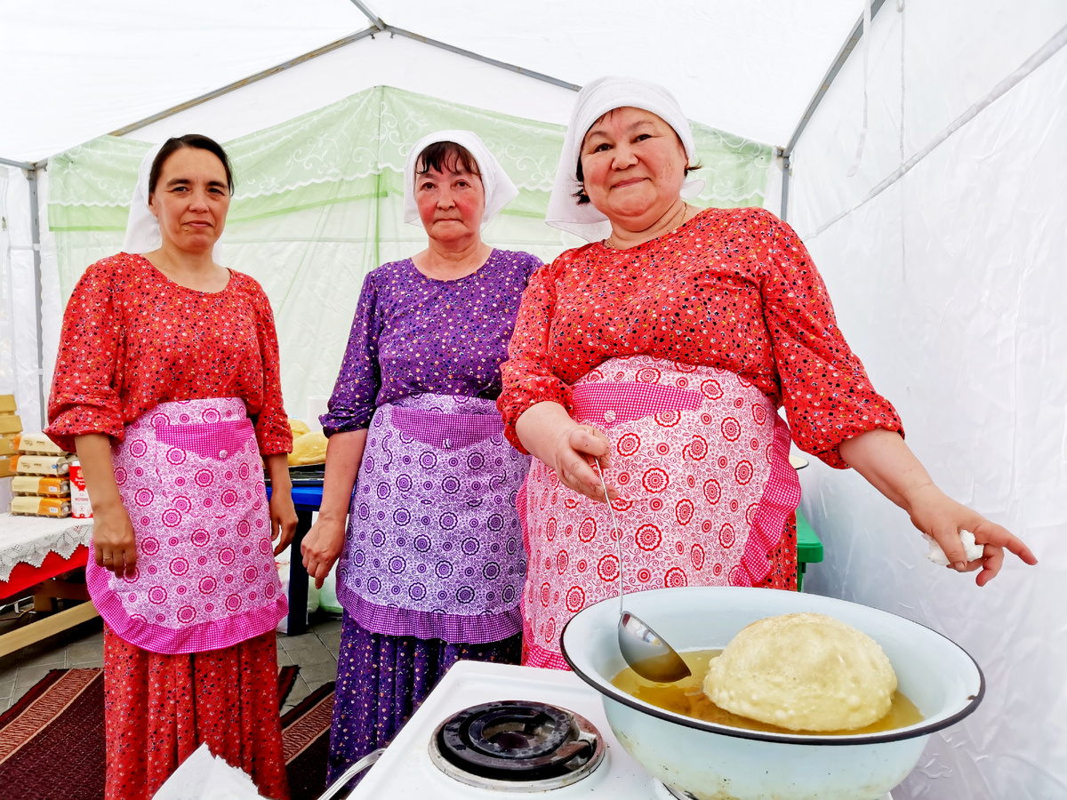 Мастерица по баурсакам из Надцов