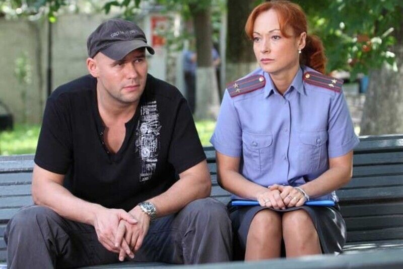 Максим Аверин и Виктория Тарасова. Кадр из сериала "Глухарь".