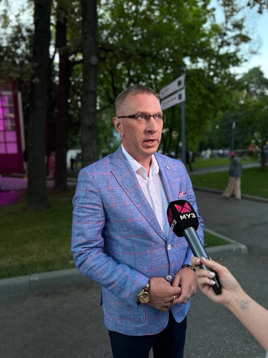 Племянник Сергея, сын его брата Владимира, Павел отвечает на вопросы журналистов телеканала «Муз-ТВ» 