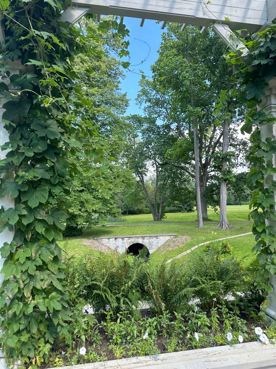 Территория парка Александрия