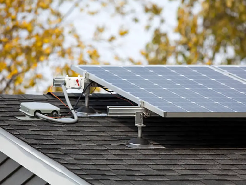   В центре систем преобразования солнечной энергии находится элемент первостепенной важности: инвертор солнечной панели.-7