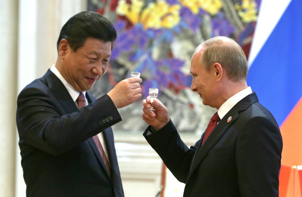 За НЕГО.... Не чокаясь....