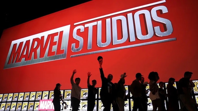 Спустя пять лет после того, как Кевин Файги впервые тизерил Фантастическую четверку и Людей Икс на сцене Comic-Con в Сан-Диего, Marvel Studios возвращаются в легендарный зал H, чтобы представить...