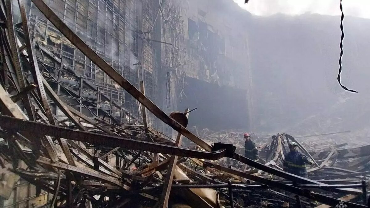 «Крокус Сити Холл» на другой день после теракта. Источник: КОНТЕКСТ