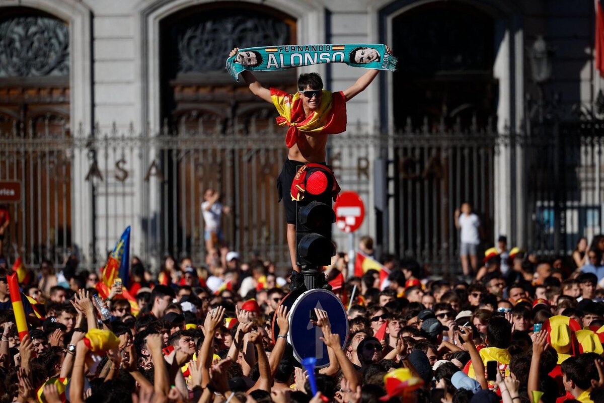 Футболисты и тренерский штаб сборной Испании 15 июля вернулись в страну после победы на Евро-2024.-2