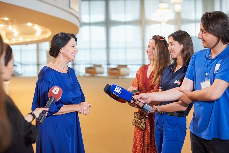 Перед спектаклем артисты встретились с журналистами. На фото — актриса и телеведущая Екатерина Стриженова
Фото: Женя Корюкин