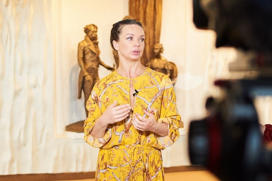 Команда рассказала, как проходила подготовка спектакля и чем он так полюбился зрителю. На фото — артистка МХАТ Алиса Гребенщикова
Фото: Женя Корюкин
