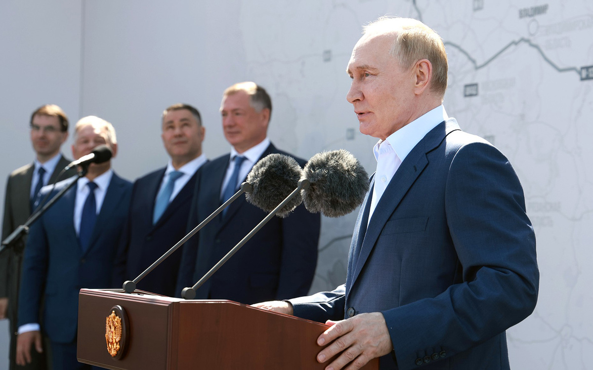 Владимир Путин лично проедет по последнему открытому участку М-11.  Фото: Фото: пресс-служба Администрации президента РФ / kremlin.ru