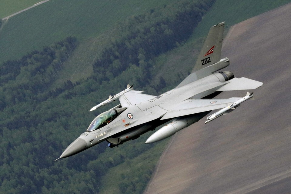    За первый уничтоженный F-15 или F-16 будет выплачено 15 миллионов рублей REUTERS
