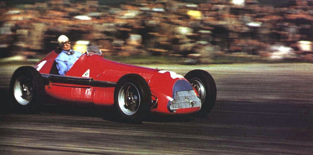 Джузеппе Фарина за рулём Alfa Romeo 158. Гран-при Великобритании 1950 года.