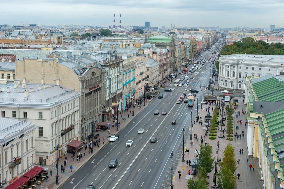    В Петербурге за 1,9 млрд рублей продают здание бывшего кинотеатра на Невском проспекте. Артем КИЛЬКИН (архив)