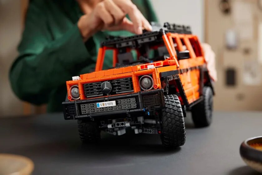 Новый набор принадлежит к серии LEGO Technic и состоит из 2891 детали — это относит его к самым сложным для сборки моделям с возрастным рейтингом 18+.