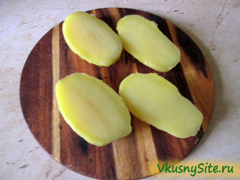 Картофель половинками