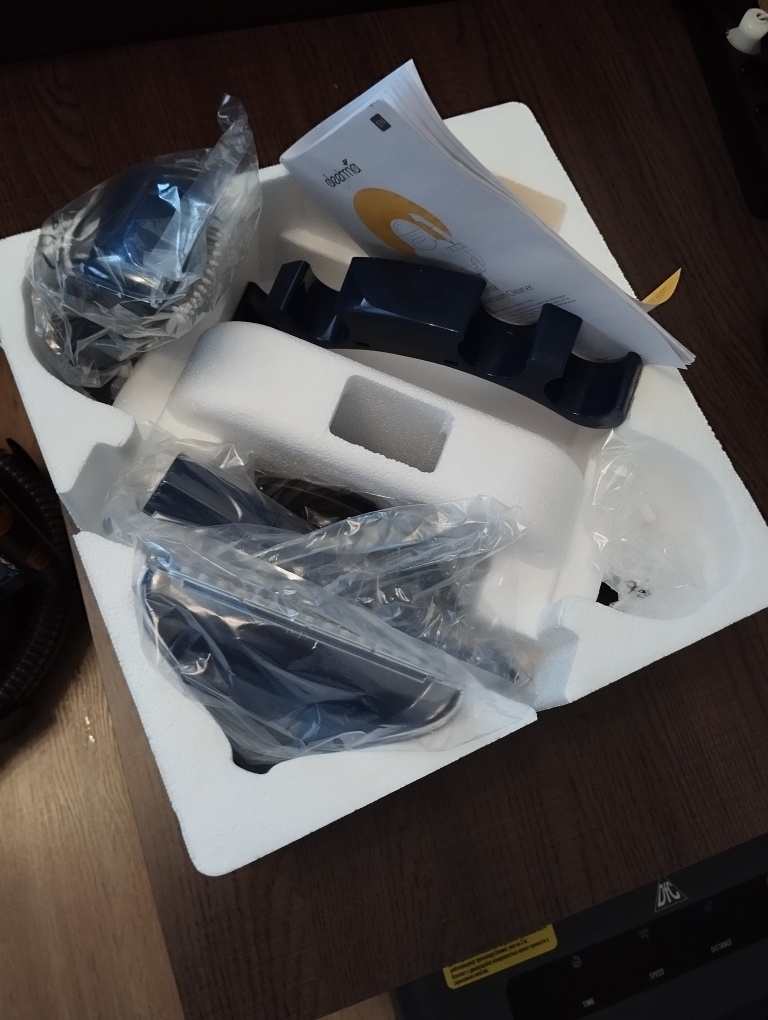 В комплекте разные насадки и инструкция на русском.