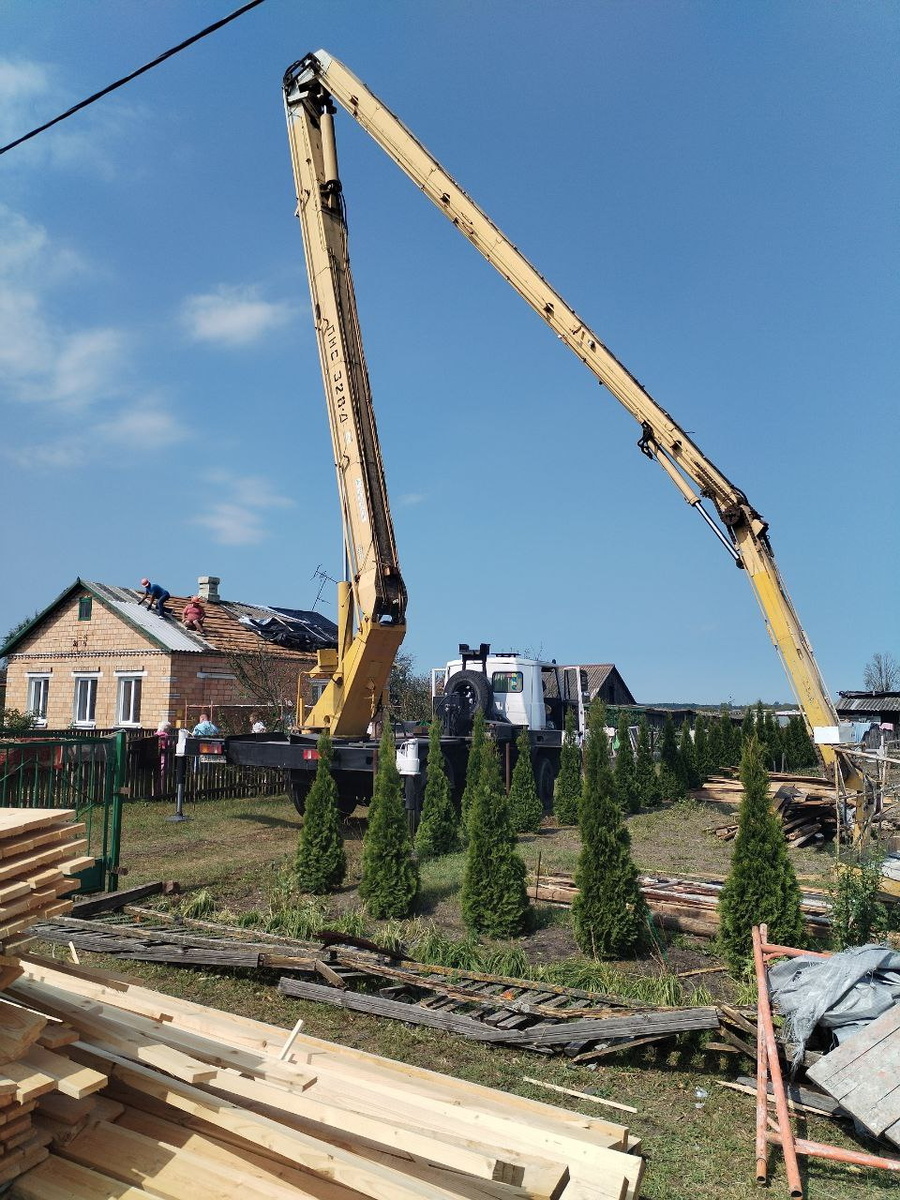    Помощь будет оказана всем — Русый во время посещения пострадавшего от урагана агрогородка Лопатино под Пинском