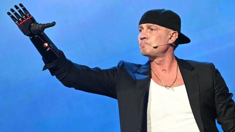    Роман Костомаров