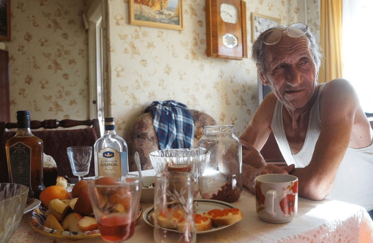 Почему пожилым людям не следует употреблять водку