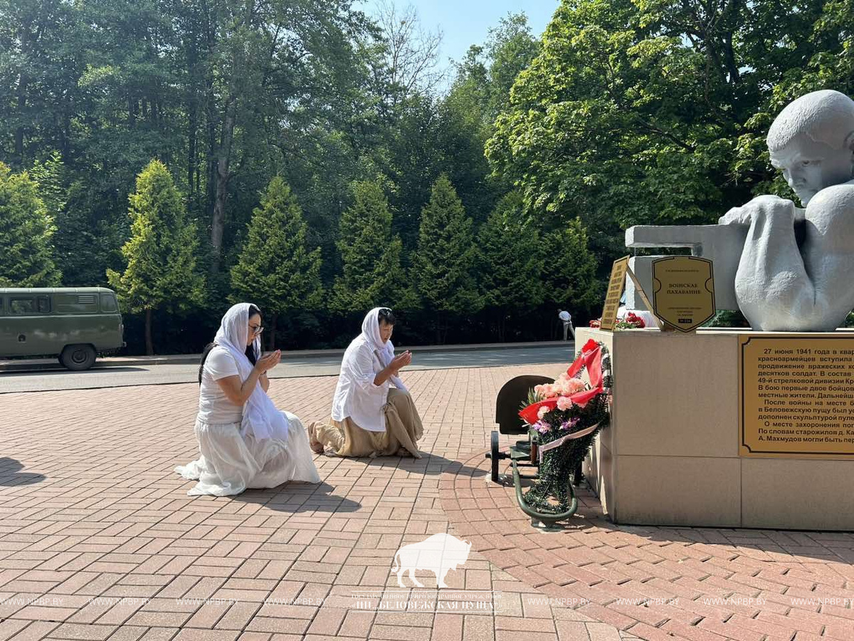    Родственники погибшего бойца Красной армии из Казахстана посетили место захоронения героя в Беловежской пуще