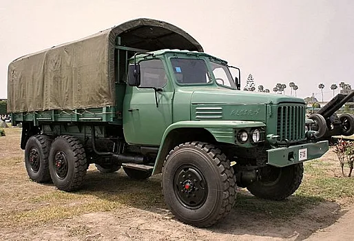  Армейский грузовик EQ240