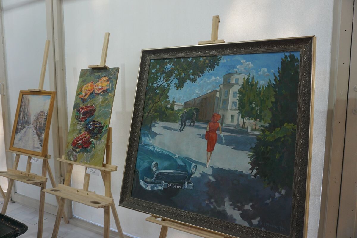 Работы художников Волгоградской области представлены на экспозиции, посвященной юбилею Волжского. Всего участниками праздничной выставки являются 45 художников, графиков и скульпторов.