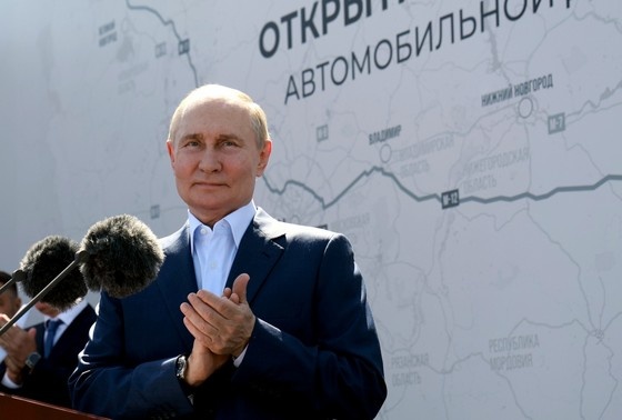    Владимир Путин принял участие в церемонии открытия трассы М-11 «Нева» и обхода города Тольятти