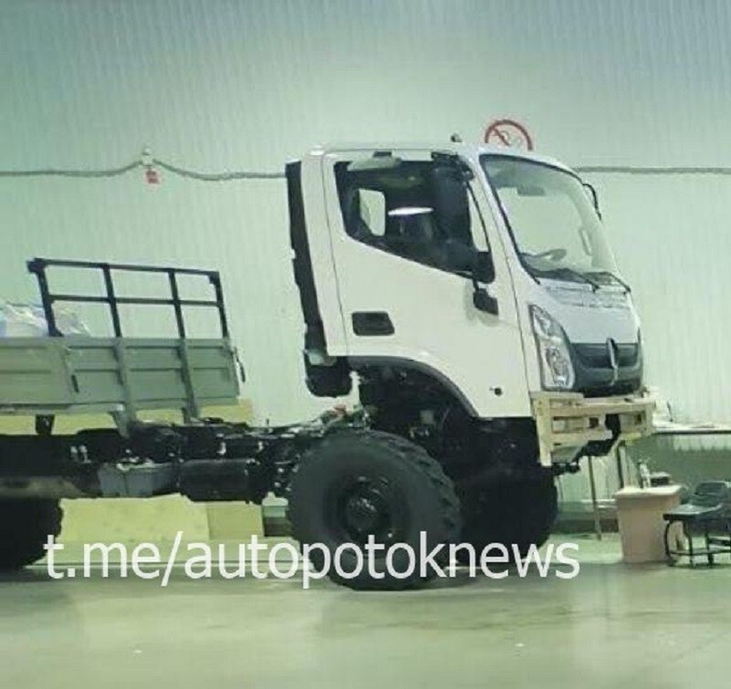 В Сети появились фотографии грузовика повышенной проходимости от Горьковского автомобильного завода.