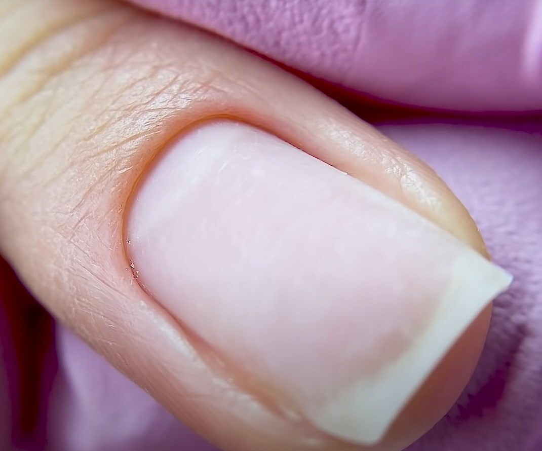 Чистый маникюр