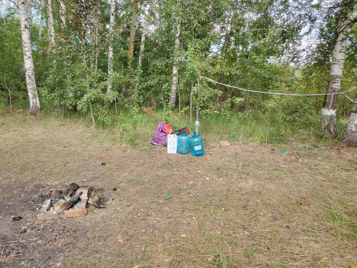 оставили мусор для других