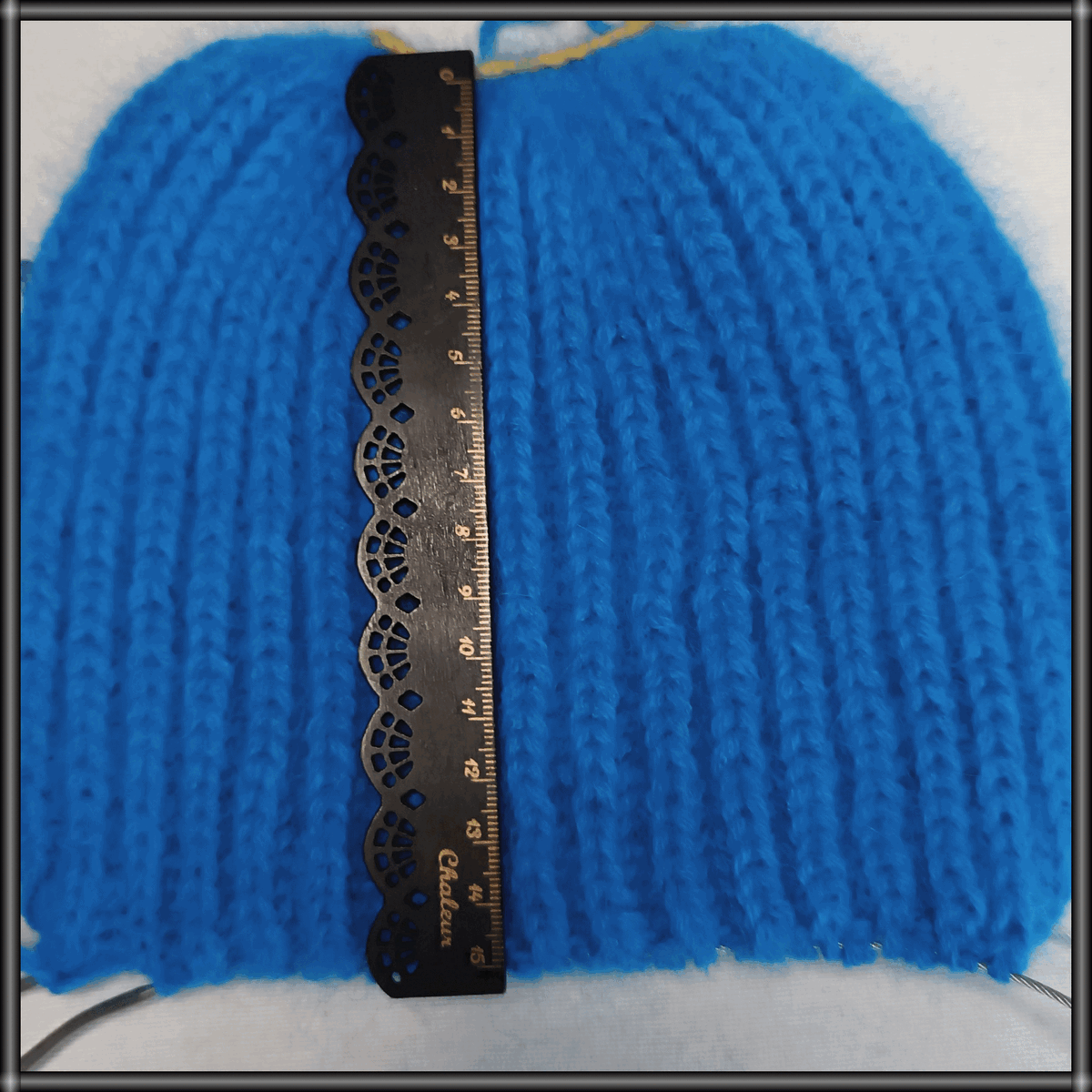 Высота шапки до козырька 15 см