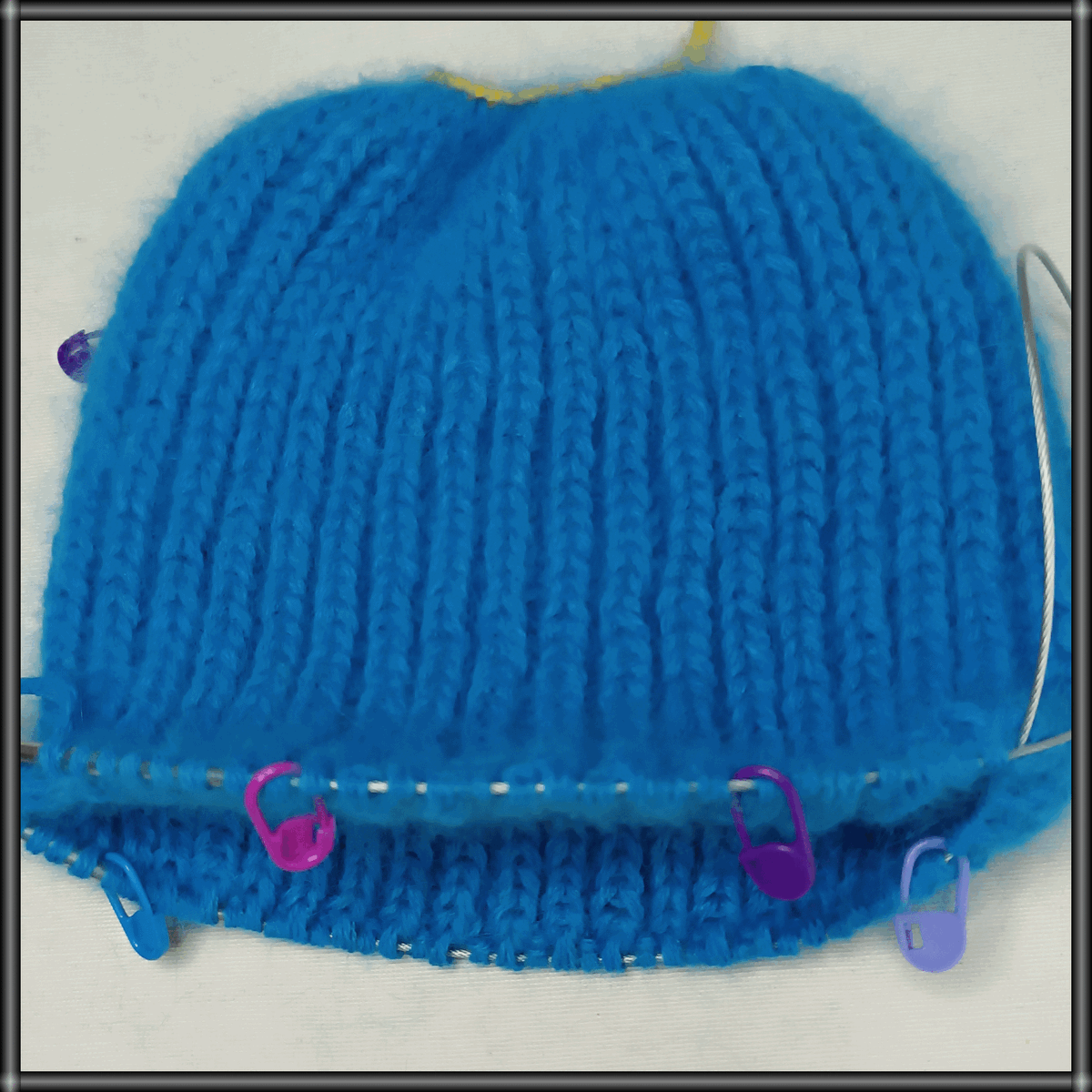 Делим петли на козырек, уши и затылок