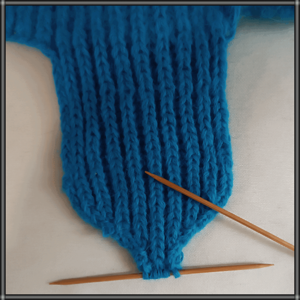 Начало вязания шнурка