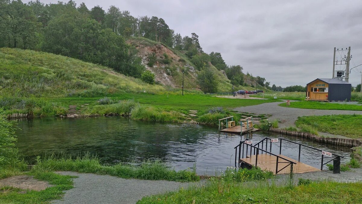 Около Голубого озера в Башкирии есть банный комплекс и кафе