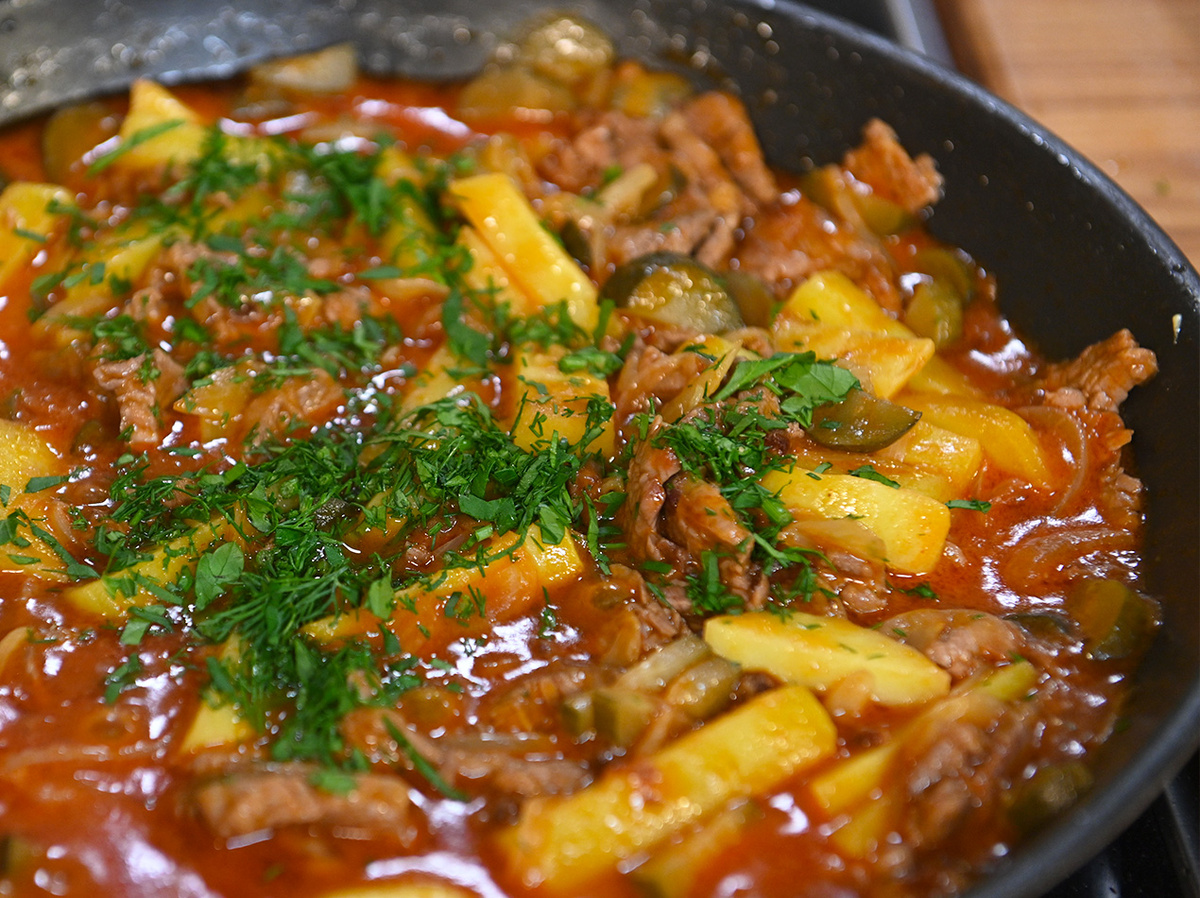 Закуска из корейской моркови. 3 4 шт лук. Простой слоеный салат. 3 4 шт лук. Куриный шашлычок для детей.