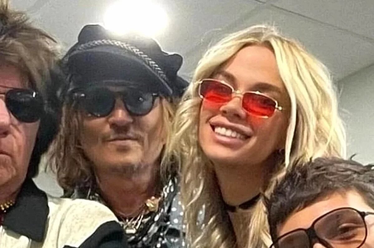    Попала в Голливуд.