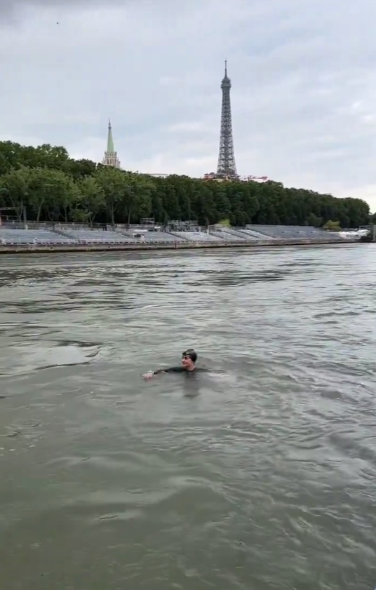 Эпопея с заплывом высокопоставленных чиновников Франции в реке Сене продолжается.-2