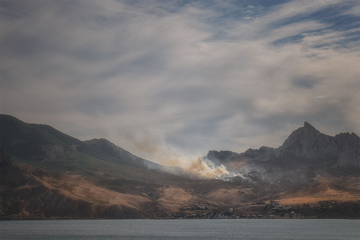 Огонь в Кара-Дагском заповеднике
